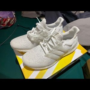 Adidas Ultraboost 4.0 (size 8 men’s/ 10 women’s)